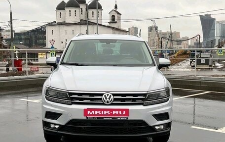 Volkswagen Tiguan II, 2018 год, 1 979 000 рублей, 2 фотография