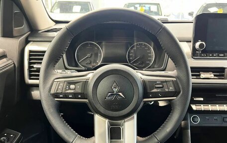 Mitsubishi L200, 2024 год, 5 999 000 рублей, 8 фотография