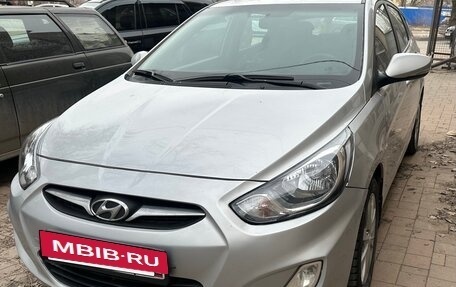 Hyundai Solaris II рестайлинг, 2012 год, 770 000 рублей, 3 фотография