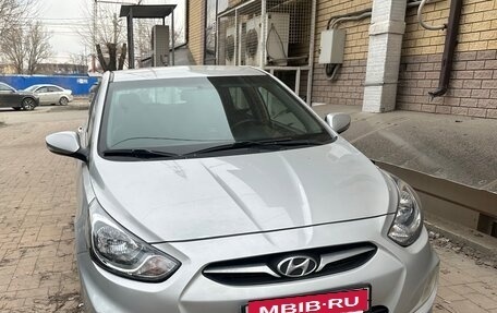 Hyundai Solaris II рестайлинг, 2012 год, 770 000 рублей, 2 фотография