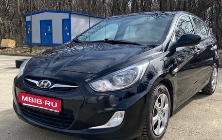 Hyundai Solaris II рестайлинг, 2014 год, 1 000 000 рублей, 2 фотография