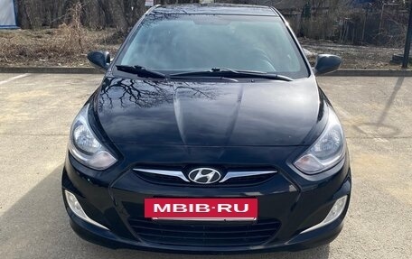 Hyundai Solaris II рестайлинг, 2014 год, 1 000 000 рублей, 3 фотография