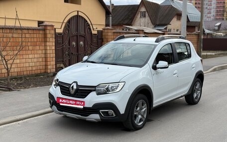 Renault Sandero II рестайлинг, 2019 год, 1 299 000 рублей, 2 фотография