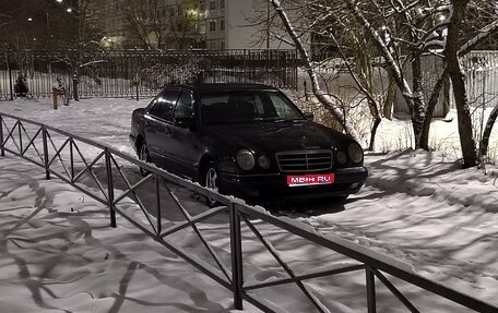 Mercedes-Benz E-Класс, 1998 год, 350 000 рублей, 1 фотография