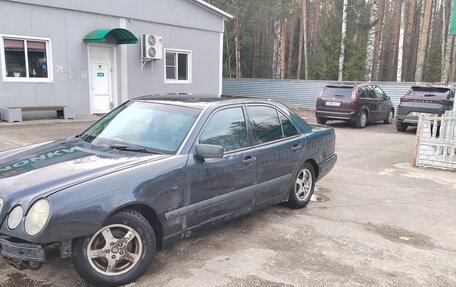 Mercedes-Benz E-Класс, 1998 год, 350 000 рублей, 4 фотография