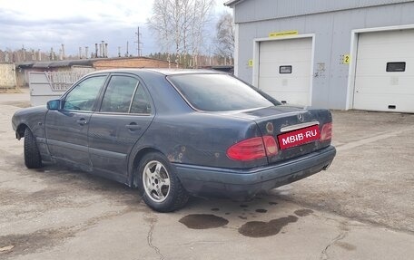 Mercedes-Benz E-Класс, 1998 год, 350 000 рублей, 5 фотография