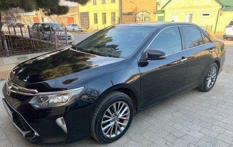 Toyota Camry, 2017 год, 2 700 000 рублей, 2 фотография