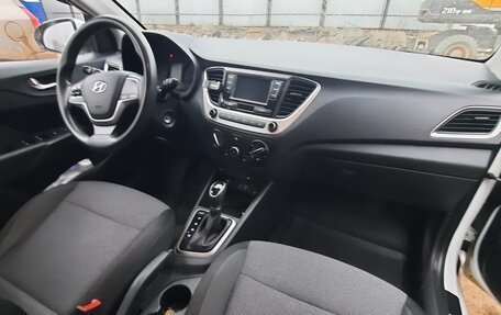Hyundai Solaris II рестайлинг, 2018 год, 957 000 рублей, 5 фотография