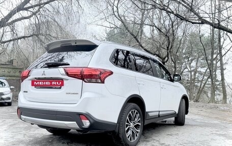 Mitsubishi Outlander III рестайлинг 3, 2015 год, 1 510 000 рублей, 4 фотография