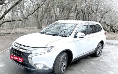 Mitsubishi Outlander III рестайлинг 3, 2015 год, 1 510 000 рублей, 2 фотография