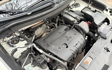 Mitsubishi Outlander III рестайлинг 3, 2015 год, 1 510 000 рублей, 10 фотография