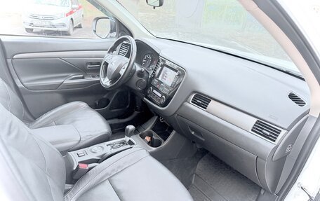 Mitsubishi Outlander III рестайлинг 3, 2015 год, 1 510 000 рублей, 17 фотография