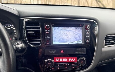 Mitsubishi Outlander III рестайлинг 3, 2015 год, 1 510 000 рублей, 16 фотография