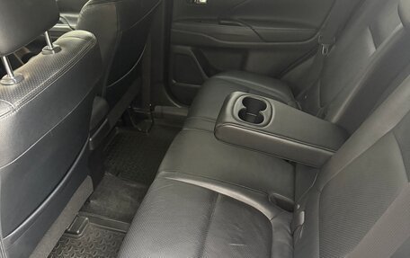 Mitsubishi Outlander III рестайлинг 3, 2015 год, 1 510 000 рублей, 23 фотография