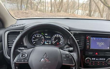Mitsubishi Outlander III рестайлинг 3, 2015 год, 1 510 000 рублей, 28 фотография