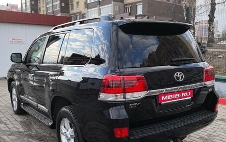 Toyota Land Cruiser 200, 2015 год, 4 949 000 рублей, 8 фотография