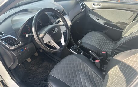 Hyundai Solaris II рестайлинг, 2013 год, 820 000 рублей, 9 фотография
