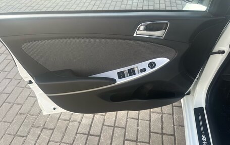 Hyundai Solaris II рестайлинг, 2013 год, 820 000 рублей, 17 фотография