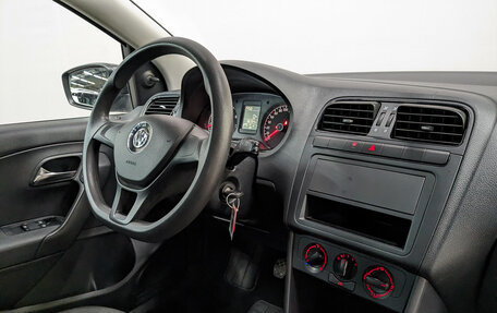 Volkswagen Polo VI (EU Market), 2016 год, 975 000 рублей, 24 фотография