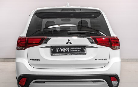 Mitsubishi Outlander III рестайлинг 3, 2020 год, 2 450 000 рублей, 6 фотография