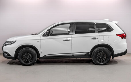 Mitsubishi Outlander III рестайлинг 3, 2020 год, 2 450 000 рублей, 8 фотография