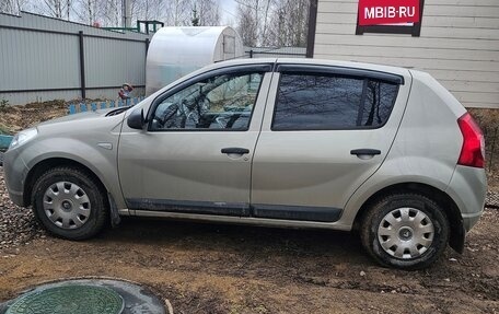 Renault Sandero I, 2013 год, 650 000 рублей, 2 фотография