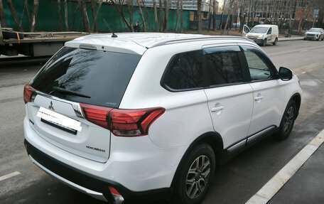 Mitsubishi Outlander III рестайлинг 3, 2015 год, 2 100 000 рублей, 3 фотография