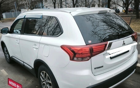 Mitsubishi Outlander III рестайлинг 3, 2015 год, 2 100 000 рублей, 4 фотография