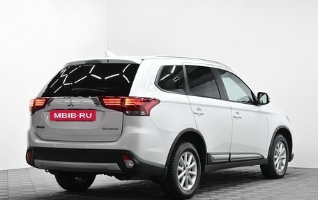 Mitsubishi Outlander III рестайлинг 3, 2017 год, 1 455 000 рублей, 4 фотография