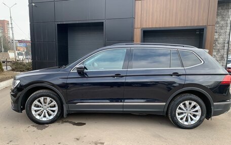 Volkswagen Tiguan II, 2017 год, 2 600 000 рублей, 3 фотография