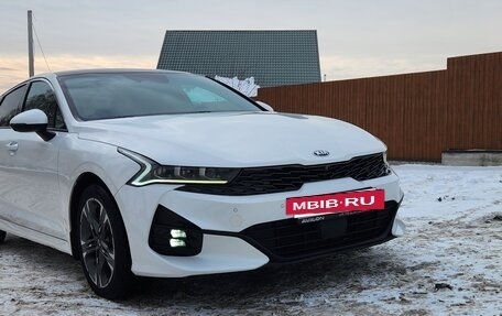 KIA K5, 2021 год, 2 400 000 рублей, 24 фотография