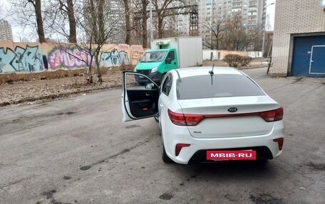 KIA Rio IV, 2018 год, 799 999 рублей, 2 фотография