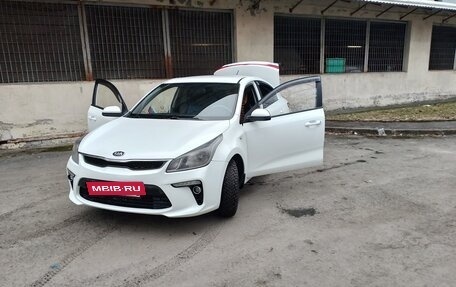 KIA Rio IV, 2018 год, 799 999 рублей, 6 фотография