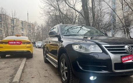 Volkswagen Touareg III, 2008 год, 1 680 000 рублей, 2 фотография