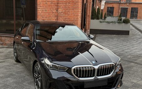BMW 5 серия, 2023 год, 7 900 000 рублей, 2 фотография