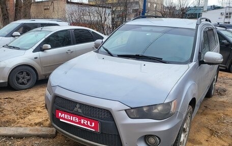 Mitsubishi Outlander III рестайлинг 3, 2010 год, 850 000 рублей, 10 фотография