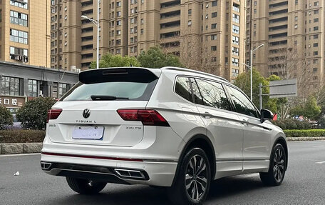 Volkswagen Tiguan II, 2022 год, 2 400 000 рублей, 6 фотография