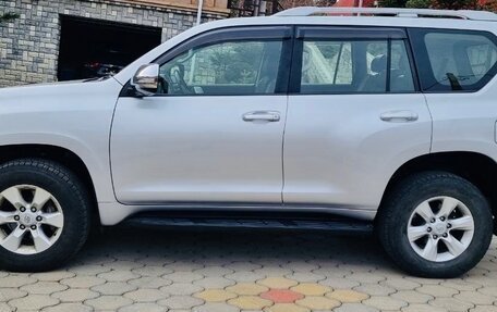Toyota Land Cruiser Prado 150 рестайлинг 2, 2010 год, 2 750 000 рублей, 2 фотография