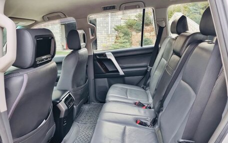 Toyota Land Cruiser Prado 150 рестайлинг 2, 2010 год, 2 750 000 рублей, 6 фотография