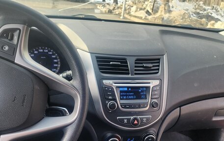 Hyundai Solaris II рестайлинг, 2015 год, 749 000 рублей, 4 фотография