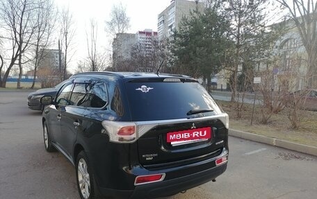 Mitsubishi Outlander III рестайлинг 3, 2013 год, 1 560 000 рублей, 4 фотография