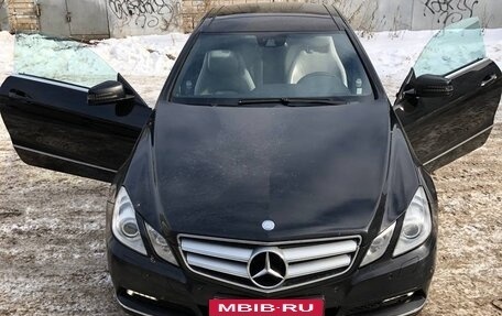 Mercedes-Benz E-Класс, 2010 год, 1 900 000 рублей, 10 фотография