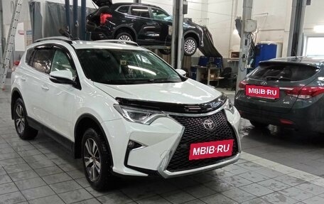 Toyota RAV4, 2018 год, 3 140 000 рублей, 2 фотография