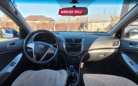 Hyundai Solaris II рестайлинг, 2015 год, 1 000 000 рублей, 5 фотография