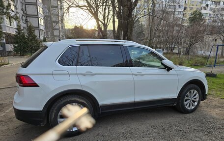 Volkswagen Tiguan II, 2017 год, 2 350 000 рублей, 2 фотография