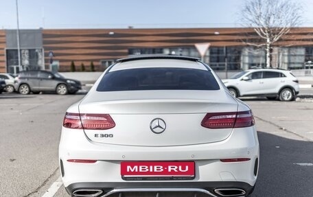 Mercedes-Benz E-Класс, 2017 год, 3 950 000 рублей, 6 фотография