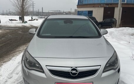 Opel Astra J, 2011 год, 879 000 рублей, 1 фотография