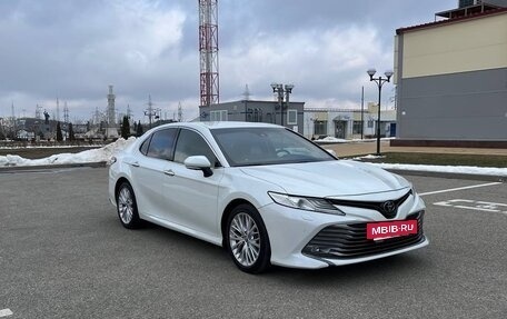 Toyota Camry, 2020 год, 3 600 000 рублей, 2 фотография