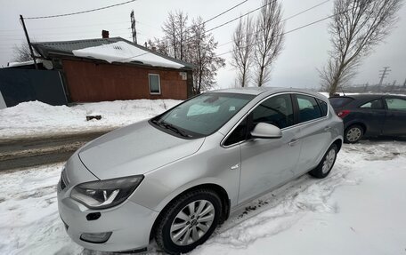 Opel Astra J, 2011 год, 879 000 рублей, 2 фотография