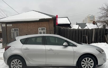 Opel Astra J, 2011 год, 879 000 рублей, 3 фотография